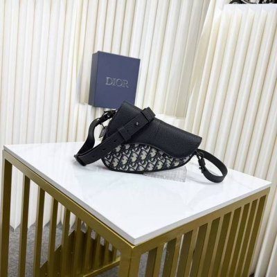 市场最高版本 原单品质 正品打版 迷你马鞍包 米色和黑色 Oblique 印花面料搭配黑色粒面牛皮革 编号: 2Adca543Yks_H27E 这款马鞍包以现代