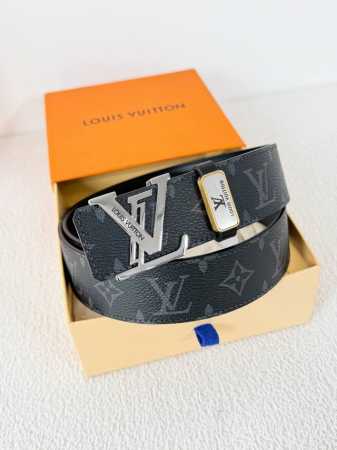 品名： Lv..路易..威登腰带皮带原单 型号：挂扣，经典纯钢材质挂扣，头层牛皮，图片实物拍摄 材料：头层牛皮，挂扣系列，纯钢材质扣头，钯镀电镀工艺永不掉色。原 - 点击图像关闭