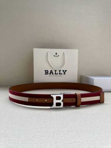 特 P200 3.4宽 这款 B Buckle 腰带以合成织物制成，采用双面设计，反面并饰有 Bally Stripe 细节 土黄底