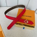 特P180 寬：30Mm 女士經典頂級休閒腰帶 寬度30毫米這款永恆優雅飾有帆布的造型設計 原版小荔枝紋牛皮底 搭配最新款四葉草菱形掛扣 雙面用 多色選 任意搭