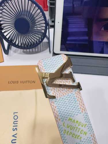 特 Louis Vuitton[正]经典原单品质，经典印花面配原版平纹皮，搭配原单精品扣，精工制作，细节看图，实物拍摄，高端奢华，宽度4.0Cm