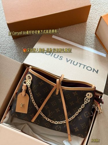 配盒 升级版 Size：26*17Cm L家 Carryall Bb终于来喽 包身搭配滑动式金属链条 更加精致！ 小个子女生福音各式服装轻松搭配！