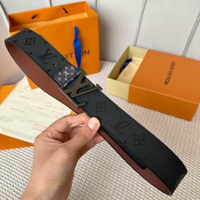 特 寬：40Mm Louis Vuitton 腰帶 頂級原單品質 寬度40毫米 丝印专柜大花图案 搭配最新款五金 專櫃款號 細節看圖 市場獨家版本 ！碼