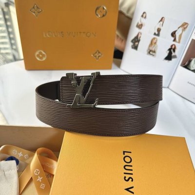 原版包裝1.0 驢家專櫃最新升級版本 寬度40Mm 原廠小牛皮水波紋面 進口柔軟小牛皮底 搭配新型字母搭扣 百搭易襯！