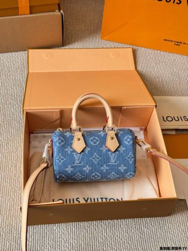 复刻版 原版布 Lv Speedy枕头包 单宁 Lv Speedy 16Cm枕头包 无论版型 内里和专柜毫无差别 真正原版复刻 内里可拆卸 火遍全球的爆款机场大