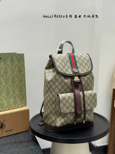 尺寸29.39Cm 酷奇Retro男款 旅行双肩包 Gucci 其实我觉得双肩包对于男生很实用，可以放电脑、放相机，去健身都可以。又找出了之前用的方巾，直接对折