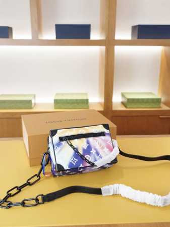 路易威登 官网同步 高版本 斜挎单肩背包 永恒不过时的标志性产品 纯原单牛皮 顶级五金制作 非市面普通版本 今年Lv最爱的款 全部实拍 实用性非常高 完全不用担 - 点击图像关闭