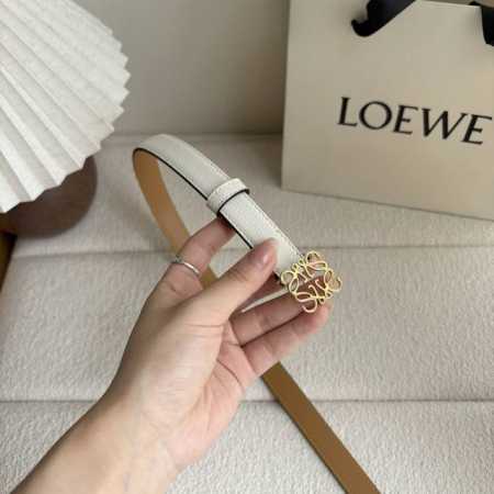 走量款 重磅来袭 Loewe 鹅卵石纹牛皮腰带。Anagram搭扣 Anchor腰带扣 宽2.0Cm，五孔调节。白色 金扣 - 点击图像关闭