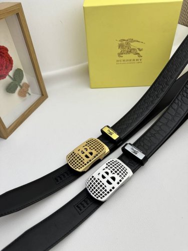 品名：巴宝莉 自动带 材质：原单牛皮腰带 百分百头层牛皮腰带保证真皮，24K纯钢扣，专柜原单品质、做工精细，时尚大牌，送人自用首选 包装： 请认准如图专柜包装赠