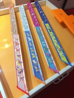 Phms2112 爱马仕 波尼族酋长 丝带 这是一个来自内布拉斯加和堪萨斯平原地区的部落，部落原住民在十九世纪末被迫搬迁至俄克拉荷马州的印第安保留地。波尼族酋长