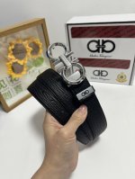 品名：菲拉格幕 原单 材质：原单牛皮腰带 百分百头层牛皮腰带保证真皮，24K纯钢扣，专柜原单品质、做工精细，时尚大牌，送人自用首选 包装： 请认准如图专柜包装赠