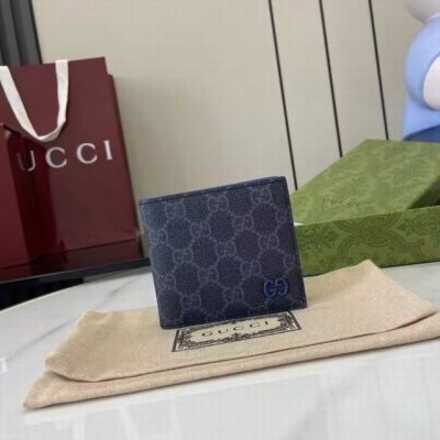 顶配版 这款双折钱包是2025早秋系列的一款力作此单品以Gg Supreme帆布匠心打造，采用撞色皮革里层，缀饰陶瓷效果Gg细节 黑色Gg Supreme帆布