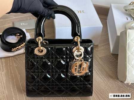 配盒 原单版 漆皮 Size：20Cm 4格 Lady 返场！ D家戴妃，超级养眼哦！ 高端品质，随意对比细节， ..不要太上头哦亲！ - 点击图像关闭