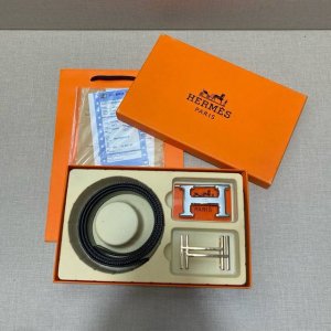 双扣 爱马仕HermèS 精品款 ☆双扣礼盒套装 含礼盒 专柜有售 爱马仕专柜在售正品 此款采用头层牛皮制作 油边细致、☆正品开模 搭配广州原版扣五金 3.8C