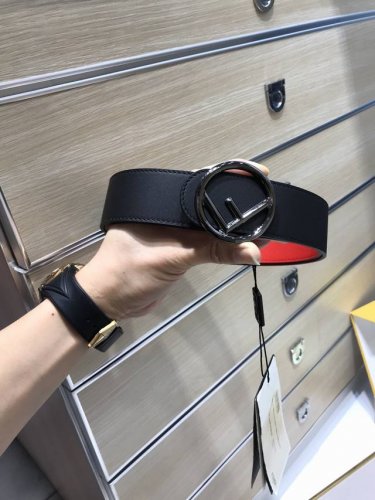 配送专柜包装 打孔针 特批 Fd 宽40Mm 标志造型宽皮带，圆F钉扣式，原版进口小牛皮，镀金表面金属制品，品质保证，非市场通货！