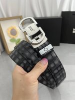 品名：万宝龙 Montblanc 自动带 材质：原单牛皮腰带 百分百头层牛皮腰带保证真皮，24K纯钢扣，专柜原单品质、做工精细，时尚大牌，送人自用首选 包装：