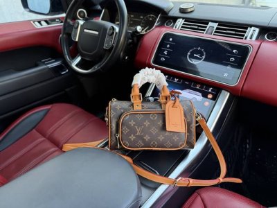 高端货 “Louis Vuutton”Lv单肩包 路易威登斜挎 差包 M14981 Louis Vuitton Keepall 金色硬件双手柄 Monogram