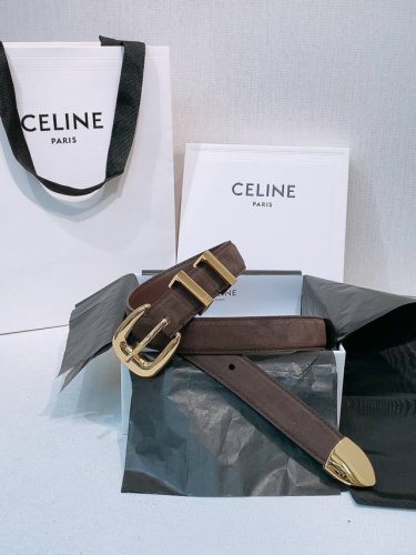 Celine 凯旋门女士腰带 Triomphe中号25毫米皮带 这款采用进口牛皮绒面 光滑牛皮底腰带，质地柔软细腻，光泽自然，耐用性强，佩戴舒适，底部饰有品牌烫