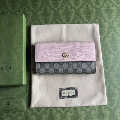 顶配版 Gucci新品采用进口原厂皮，进口线，新款Ophidia系列 采用意大利进口小牛皮，配以经典双G五金，新的式样和轮廓托的新作登场了。结构形状，其中内侧被