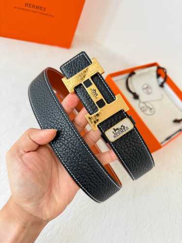 品名： 爱玛仕.Hermes腰带 皮带 原单 型号：挂扣，经典纯钢材质扣头，双面头层牛皮，图片实物拍摄 材料：双面头层牛皮，挂扣系列，纯钢材质扣头，镀钯电镀工艺