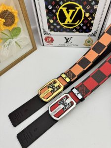品名：Lv..路易..威登原单 材质：原单牛皮腰带 百分百头层牛皮腰带保证真皮，24K纯钢扣，专柜原单品质、做工精细，时尚大牌，送人自用首选 包装： 请认准如图