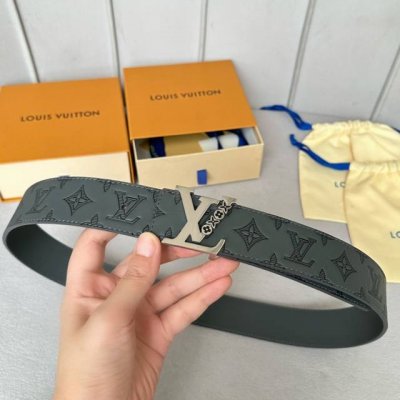 圖片包裝10 寬度：40Mm Lv Pyrmide Truck L Oeii雙面腰帶 驢家 海外原單代特供 面為進口小牛皮壓飾有標誌性品牌圖案效果工藝 原廠配色