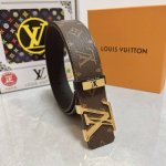 品名：Lv..路易..威登原单 材质：原单牛皮腰带 百分百头层牛皮腰带保证真皮，24K纯钢扣，专柜原单品质、做工精细，时尚大牌，送人自用首选 包装： 请认准如图