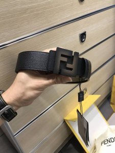 特 P210 配送专柜包装 打孔针 新款 Fd 宽38 Mm 支持Nfc 芯片扫描，标志造型皮带，原版渐变色双层F铆钉扣，进口原版 F手掌纹黑色小牛皮，镀金表面