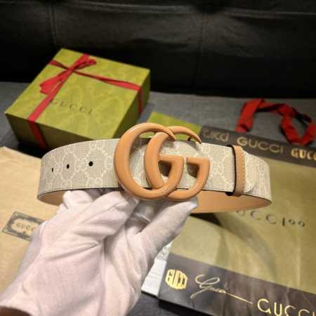 古奇 宽4.0Cm 新款 典藏细节与现代元素为gucci新推系列增添吸睛亮点。巧妙融入经典字母交织造型配件，以此致敬品牌创始人guccio Gucci先生。这款 - 点击图像关闭