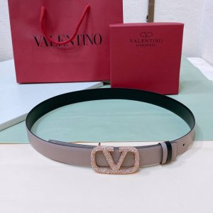 顶级质量 Valentino Garavani Vlogo Signature 可双面佩戴水钻 亮面小牛皮腰带 -Vlogo Signature搭扣，饰以施华洛