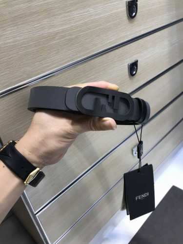 特P200 配送专柜包装 打孔针 新款 Fd 宽30Mm 标志造型皮带，双F 双层F挂式带扣，双面原版进口小牛皮黑灰搭配，支持Nfc 芯片 ，镀金表面金属制品，
