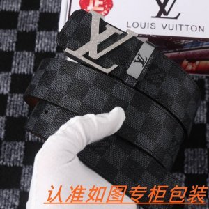 男士腰带：Lv 路易斯登 原单 男士皮带：百分百头层牛皮，保证真皮。24K纯钢扣双面可用专柜同等质量， 送人自用首选 包装： 请认准如图专柜包装，赠送打孔器，银