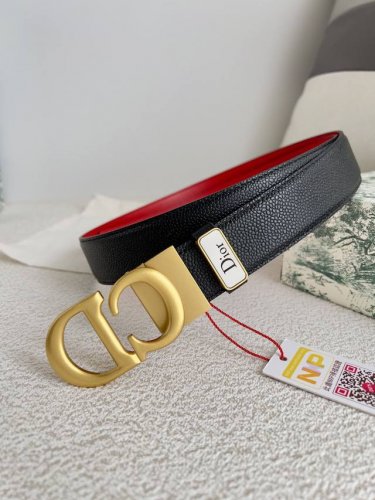 品名：迪奥. Dior.原单腰带 皮带 型号：挂扣，原版经典挂扣，实物拍摄，头层牛皮 材料：百分百头层牛皮，保证真皮。双面可用专柜同等质量，原版经典头层牛皮球纹