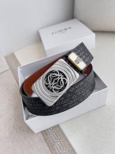 品名：罗意威.Loewe腰带皮带 型号：挂扣，纯钢材质挂扣，图片实物拍摄 材料：百分百头层牛皮，保证真皮。24K纯钢扣，真空电镀永不掉色专柜同等质量， 头层牛皮