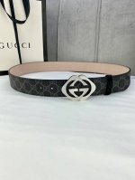 宽度4.0Cm Gucci Marmont系列每一季都会推陈出新 为灵感源于70年代的标志性镶嵌施华洛世奇元素水晶Gg钢扣 配件注入现代精髓 Supreme帆布