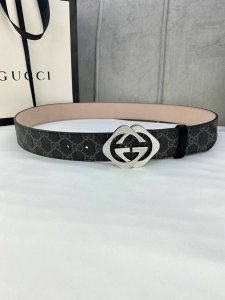 宽度4.0Cm Gucci Marmont系列每一季都会推陈出新 为灵感源于70年代的标志性镶嵌施华洛世奇元素水晶Gg钢扣 配件注入现代精髓 Supreme帆布