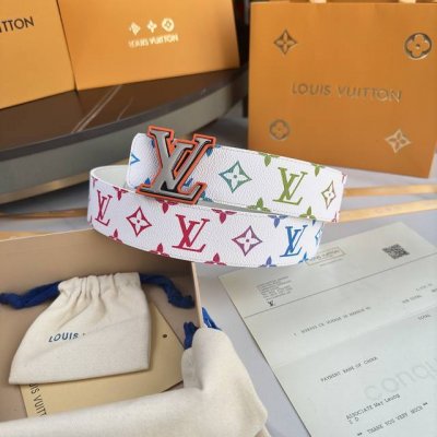 原版包裝 L0Uis Vuitt0N 專櫃最新版本 寬度40毫米 皮帶面採用定制帆布面料 原廠進口頭層小牛皮底 手感極佳 配置新型字母搭扣 雙面用 滿足不同需求