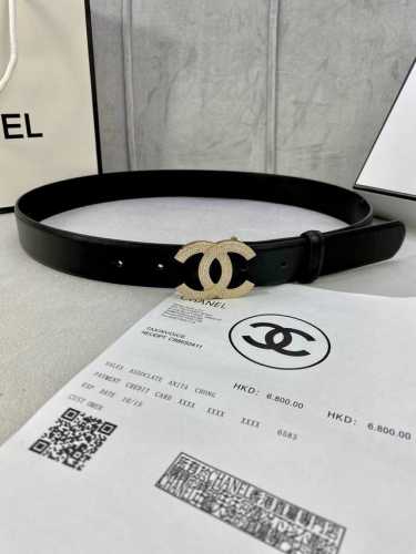 宽度3.0Cm Chanel 香奈儿 经典款平纹 两面牛皮搭配 金 银 色镶钻钢扣。