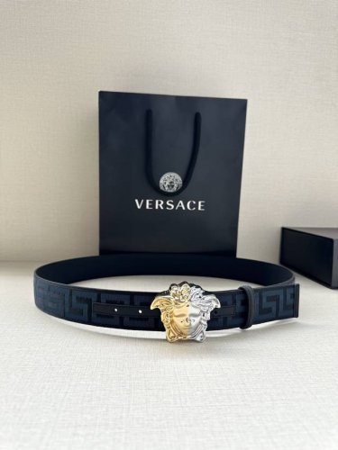 带宽3.8Cm Versace 范思哲 此款缎带腰带风格十分休闲，饰有标志性希腊回纹图案，可搭配休闲单品或高腰正装。 闭合式佩戴 希腊回纹图案 材质： %聚酯纤