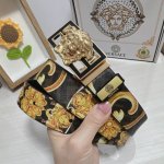 品名：Versace.范思哲 材质：原单牛皮腰带 百分百头层牛皮腰带保证真皮，24K纯钢扣，专柜原单品质、做工精细，时尚大牌，送人自用首选 包装