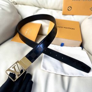 L0Uis Vuitt0N 今季新品 男士原單腰帶 寬度35毫米 雙面選用進口小牛皮 帶身壓飾帶有小標誌 搭配新款可旋轉五金 雙面用 簡約大方 百搭款