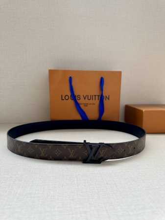 3.0宽Lv Flowergram Round 双面腰带以新颖视角解读路易威登经典元素，令圆瓣 Monogram 花卉化为瞩目金属搭扣。Monogram Emp - 点击图像关闭