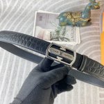 点半Lv 特种皮腰带自动带系列 ，原厂五金精品不锈钢扣，手感柔软舒适 宽3.5Cm。