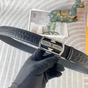 点半Lv 特种皮腰带自动带系列 ，原厂五金精品不锈钢扣，手感柔软舒适 宽3.5Cm。