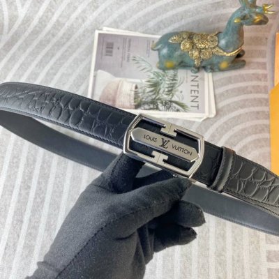 点半Lv 特种皮腰带自动带系列 ，原厂五金精品不锈钢扣，手感柔软舒适 宽3.5Cm。