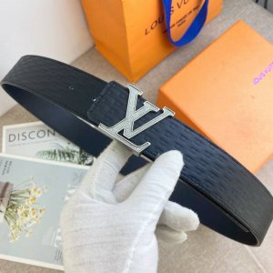 lv 特种皮腰带系列 ，原厂五金精品不锈钢扣 手感柔软舒适 宽3.8Cm。