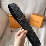 同步 Lv路易男士 宽度4.0 Cm 简单大方 精品五金 双面使用 佩戴效果非常不错 送礼自用最佳推荐