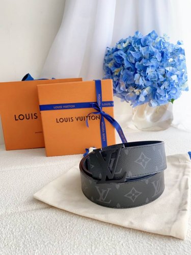 特 P150 Lv Initiales Matte Black 40 毫米腰带 Lv Initiales 40 毫米腰带取材 Monogram Eclipse