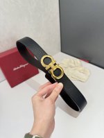 菲拉～格慕 Salvatore 、Ferragamo 是一家意大利奢侈品牌，以其高品质的皮革制品、鞋履和配饰而闻名。菲拉格慕的腰带是其经典产品之一，通常采用优质