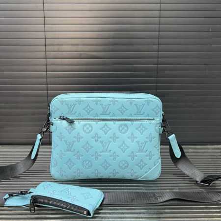 Louisvuitton 路易威登 Lv Trio三合一 印花邮差包 单肩包 男女通用斜挎包 经典百搭 实物拍摄 配送防尘袋 礼盒 25 X 18 Cm。 - 点击图像关闭